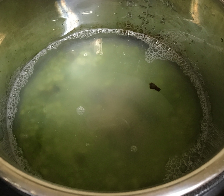 Split peas in water